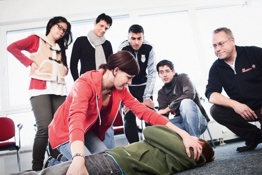 Erste Hilfe Kurs Auf Englisch Von Erste-Hilfe zu First Aid