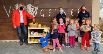 Kita Kinder unterstützen Schweinfurter Kindertafel