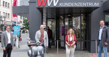 Offizielle Preisübergabe an den Gewinner des Fotowettbewerbs „Klimafreundliche Mobilität“