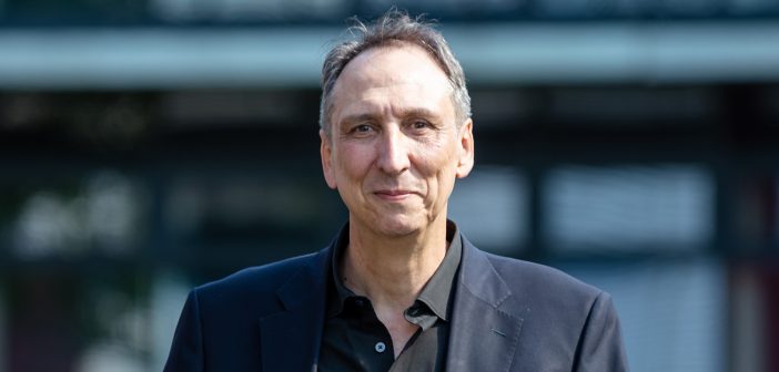„Forschung hilft“: Vierter Band der Benefiz-Krimi-Reihe erschienen
